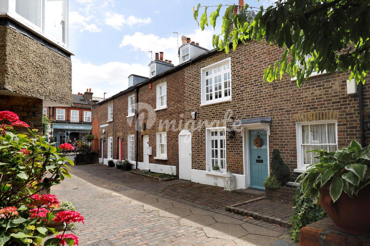 Вилла в Walnut Tree Cottages, London, SW19