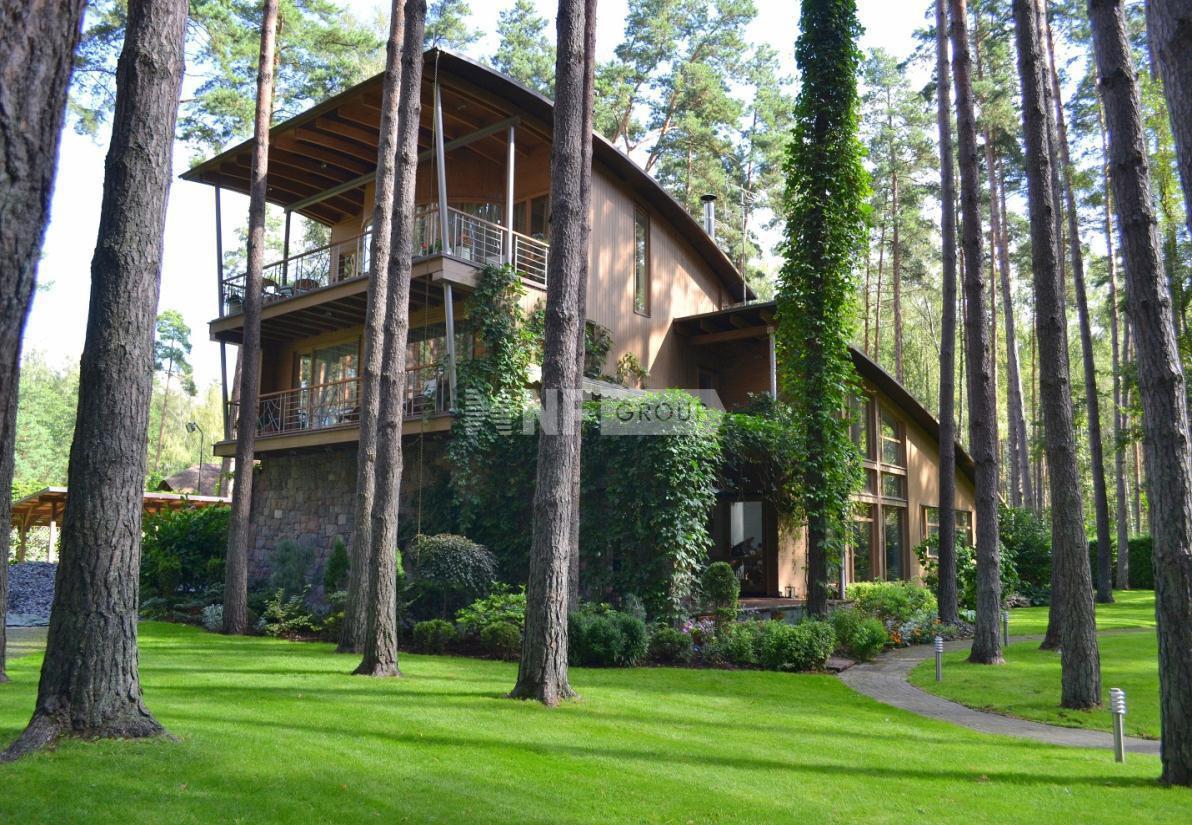 Трехэтажный дом в живописном окружении (Realty n1 Lapsu iela 11, Vaivari)