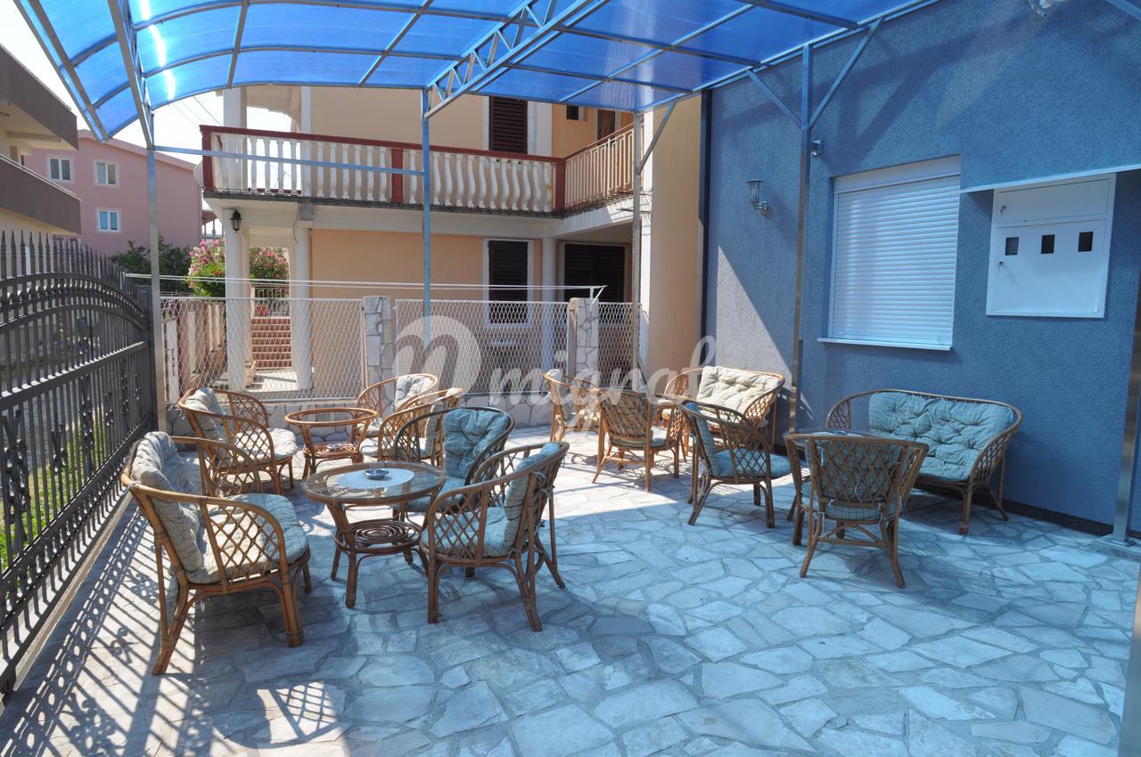 Дом с десятью квартирами в отличном месте (House with ten apartments in an excellent location)