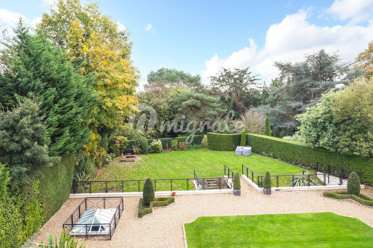 Продажа - Квартира в Broomhill Court, Esher Close, Esher, Surrey, KT10 -  Esher в Великобритании, цена € 1 047 926 | KF.expert