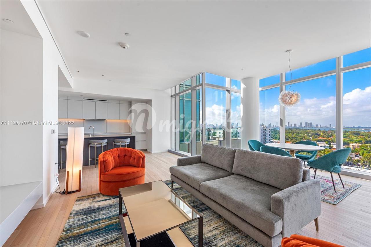 Кондоминиум в 2901  Collins Ave , 1403 - Miami Beach, Florida