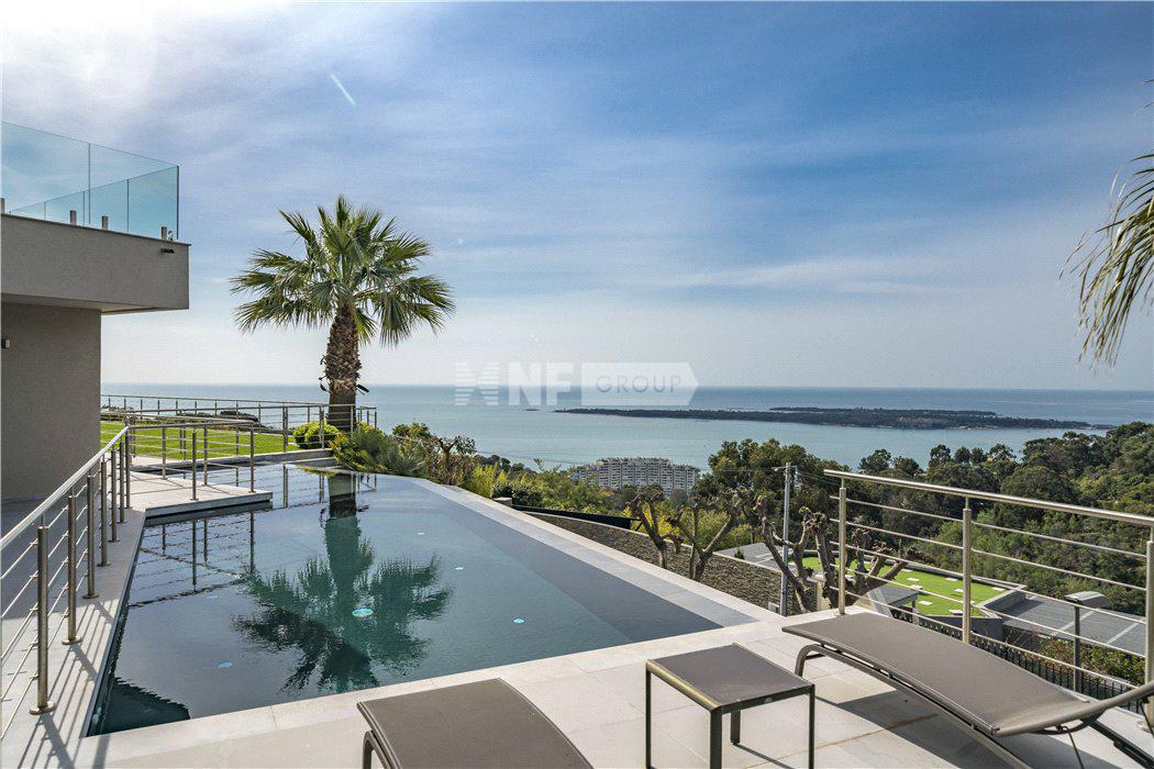 Вилла с видом на море в Каннах (Reference : 6576)