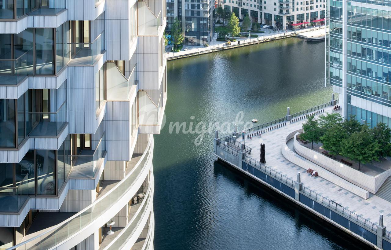 Квартира в Apartment 302, One Park Drive, Canary Wharf, London, E14