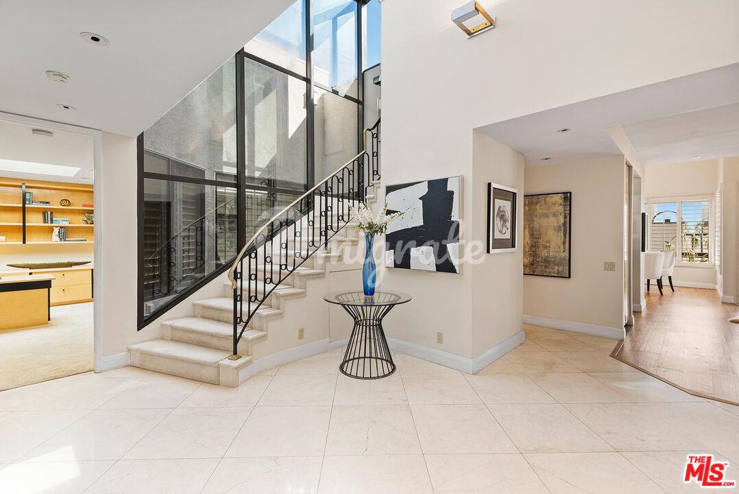 Кондоминиум в 2297 CENTURY HILL - Westwood / Century City, California