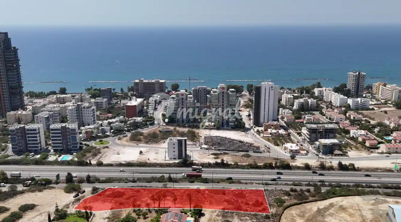 Жилой участок в Агиос Тихонас, Лимассол.
 (Residential Land in Agios Tychonas, Limassol.)