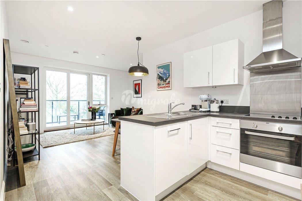Квартира в Renaissance Square Apartments, Palladian Gardens, London, W4