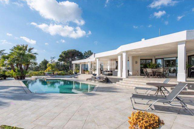 Вилла с видом на море в Каннах