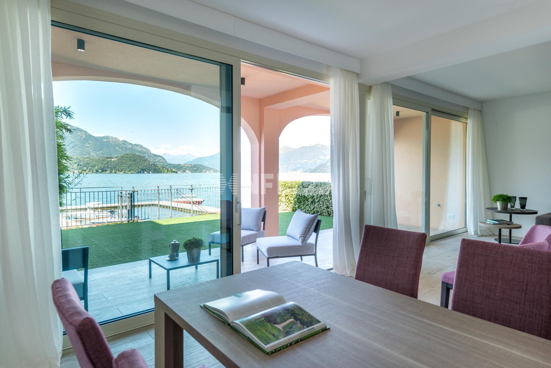 Квартира в жилом комплексе на озере Комо