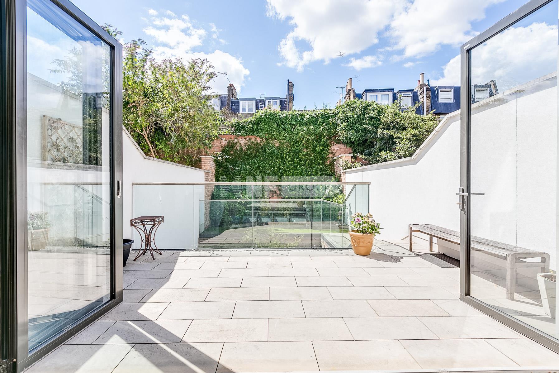 Вилла в Rainsborough Square, London, SW6