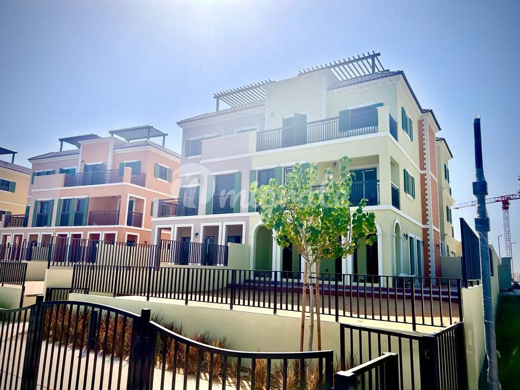 Таунхаус с 3 спальнями в Sur La Mer (3 BR Townhouse in Sur La Mer)