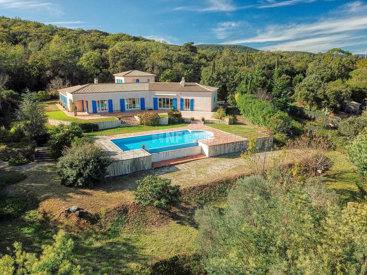 Вилла в La Croix Valmer, Var, Provence-Alpes-Côte d`Azur