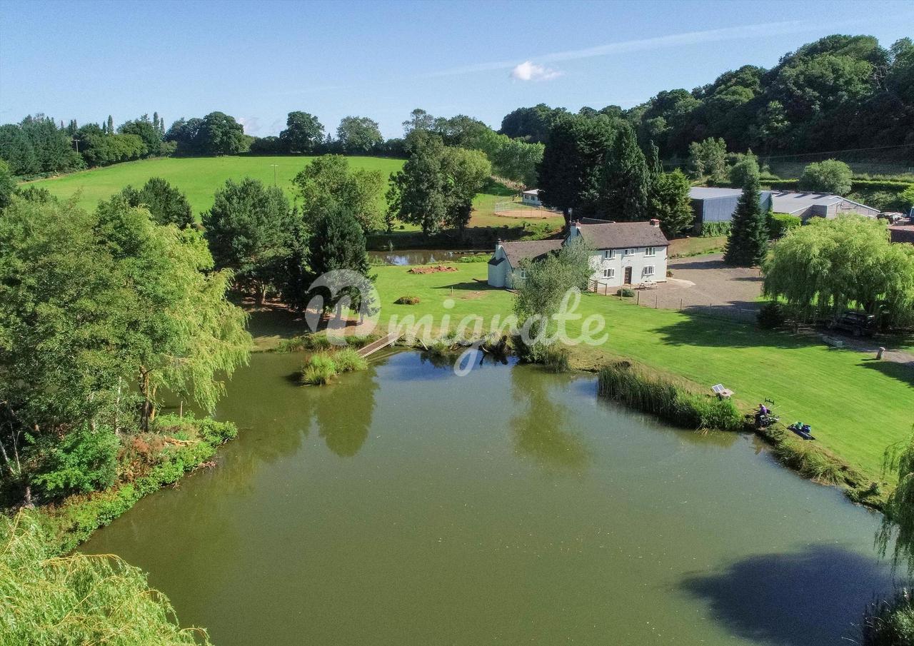 Продажа - Ферма/Особняк в Astley, Stourport-on-Severn, Worcestershire, DY13  - Stourport-on-Severn в Великобритании, цена € 2 393 400 | KF.expert