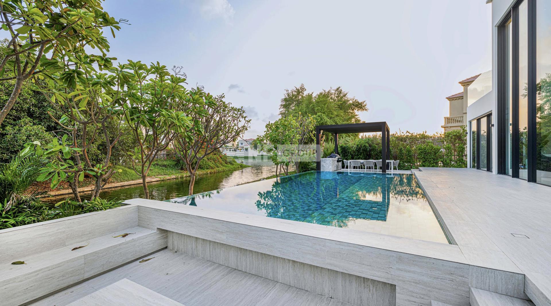 5 BR Villa in Cluster 40