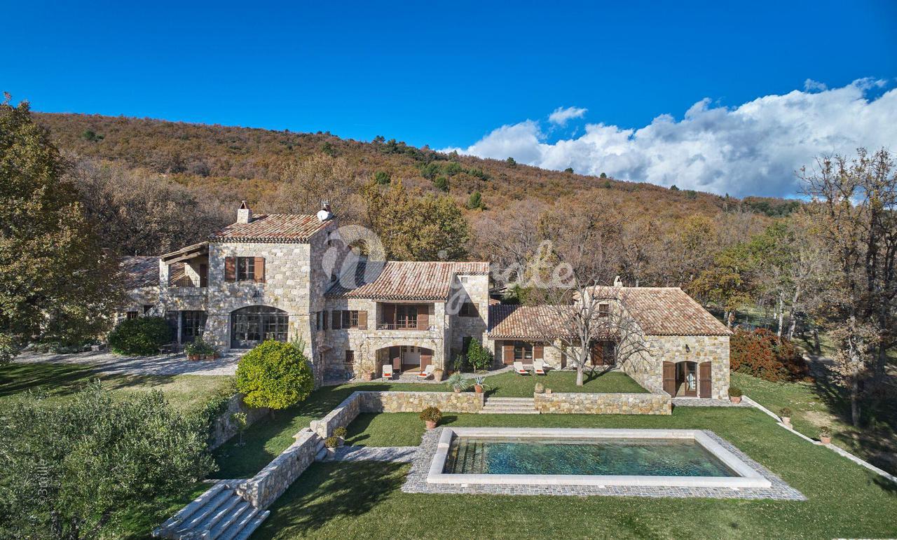 Вилла в 83440 Fayence, Var, Provence-Alpes-Côte d`Azur