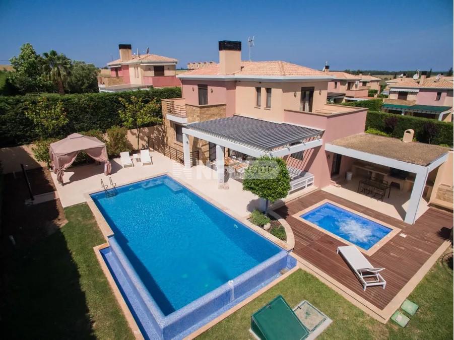 Вилла в курортном районе на побережье (Греческий дом (Айса Боваева))