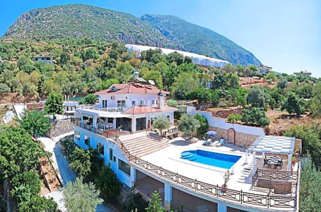 Вилла с видом на море