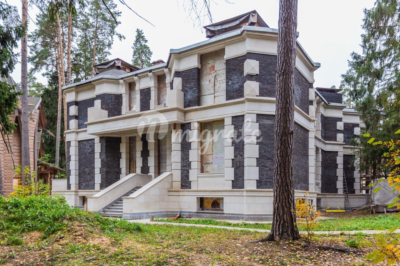 Загородный 🏠 дом 1100 м² в поселке Сосновый бор на  Рублево-Успенском шоссе, цена $ 1.8 млн. | Лот hs9912130