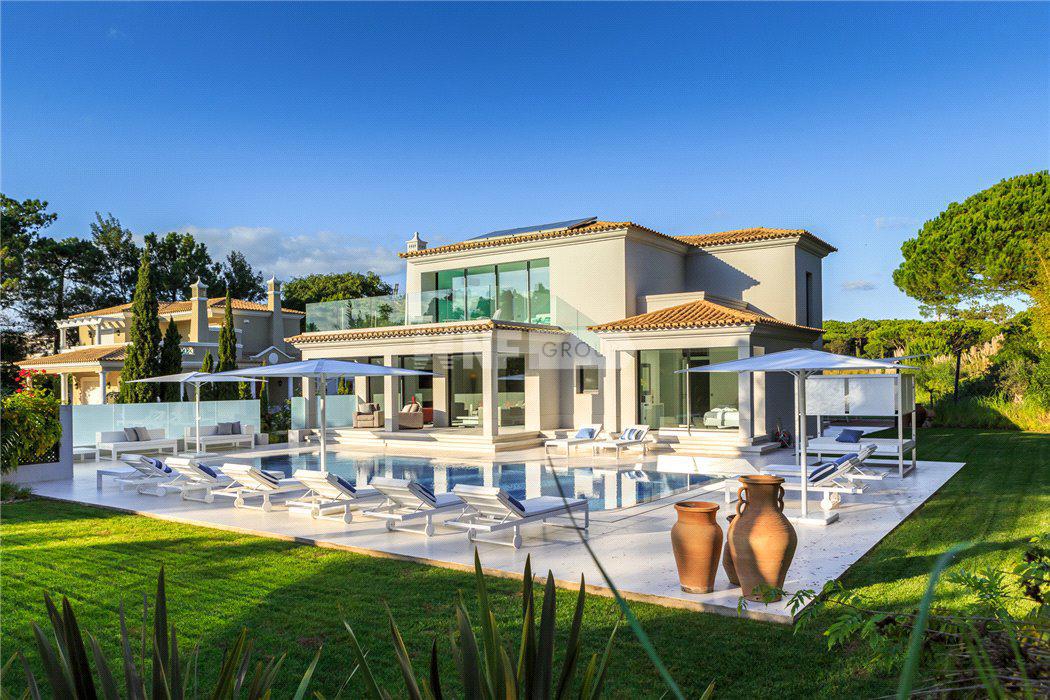 Современная вилла в Квинта-до-Лаго