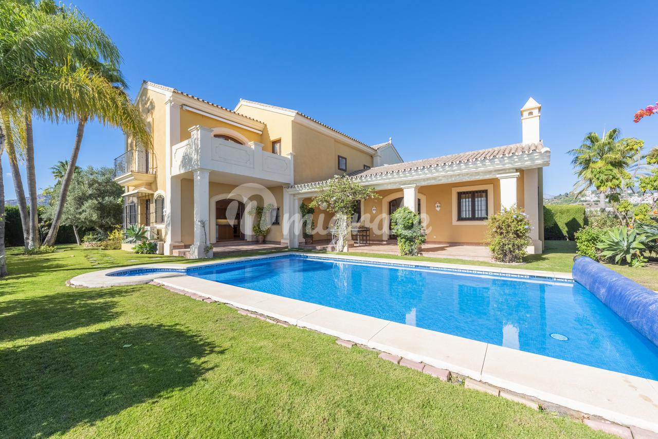 Вилла в Puerto del Almendro, Benahavis, Malaga