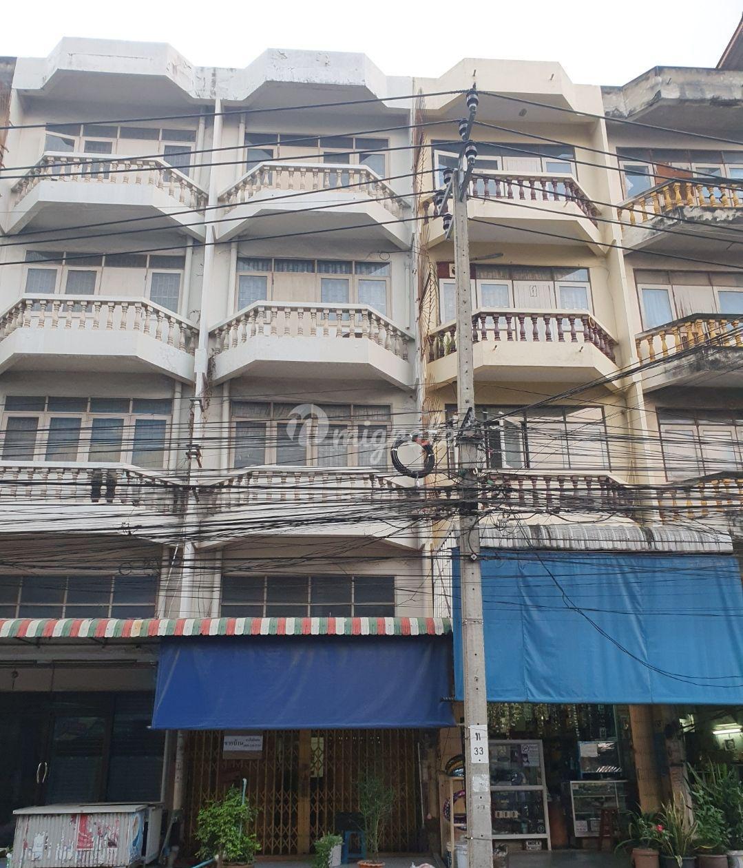 3 спален Здания целиком на продажу (Townhouse for Sale in Soi Ekkachai 36)