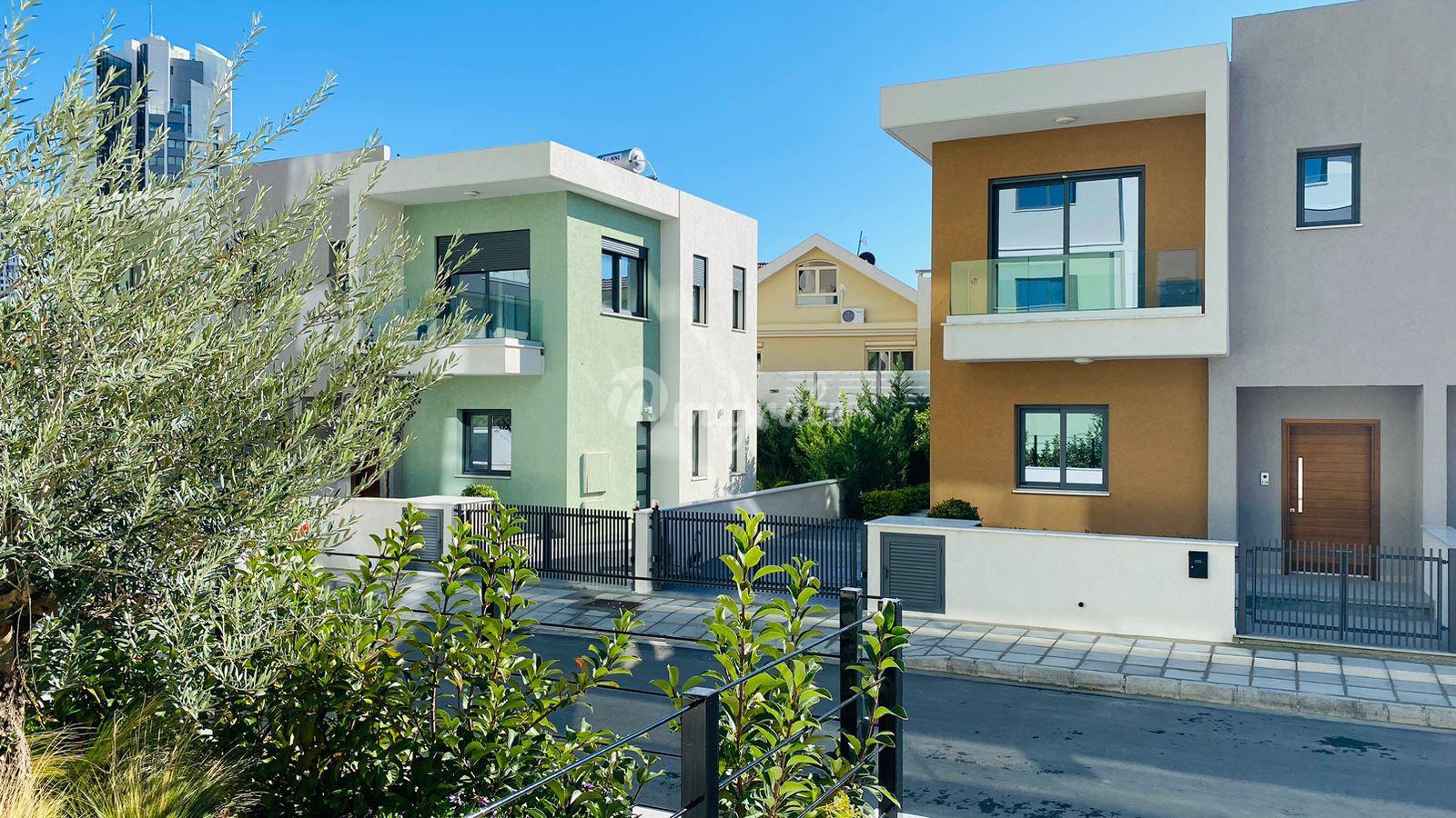 Таунхаус с 2 спальнями в Мутаджиаке, Лимассол
 (2 Bedroom Townhouse in Moutagiaka, Limassol)