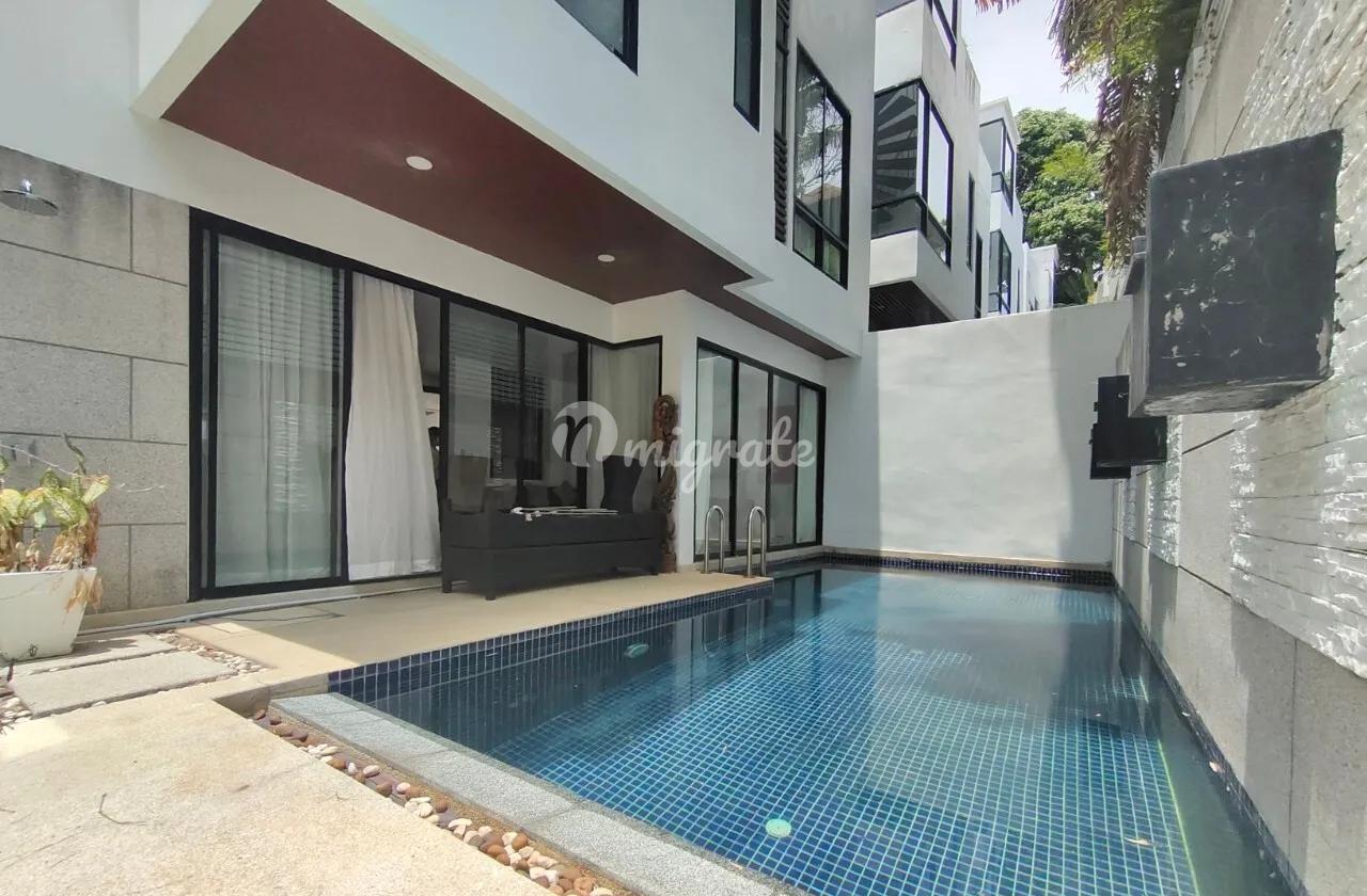 2 спален Дом на продажу (Townhouse with Rooftop Terrace and Private Swimming Pool for Rent)