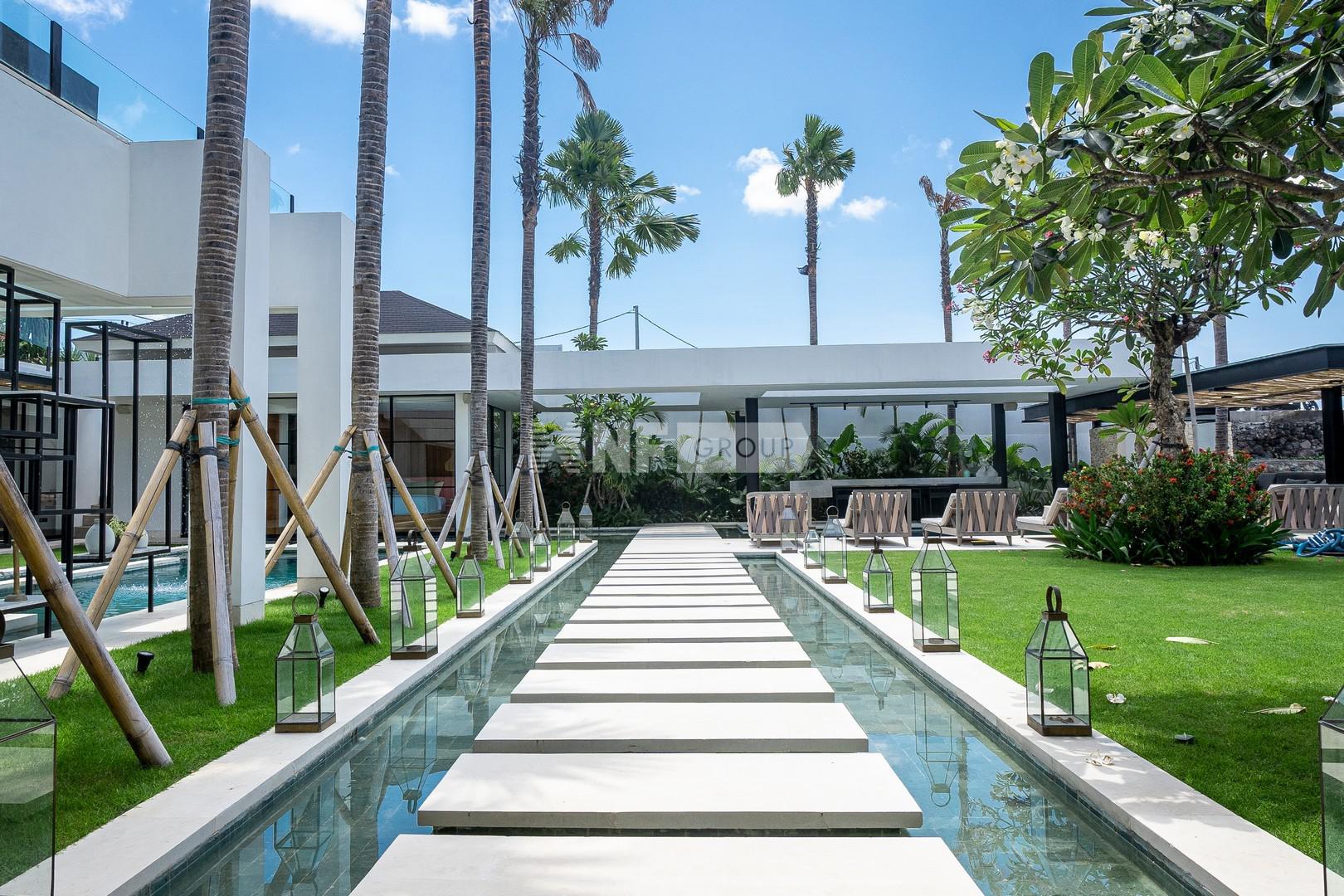 5 Star Luxury Villa in the Trendy Back Country of Canggu