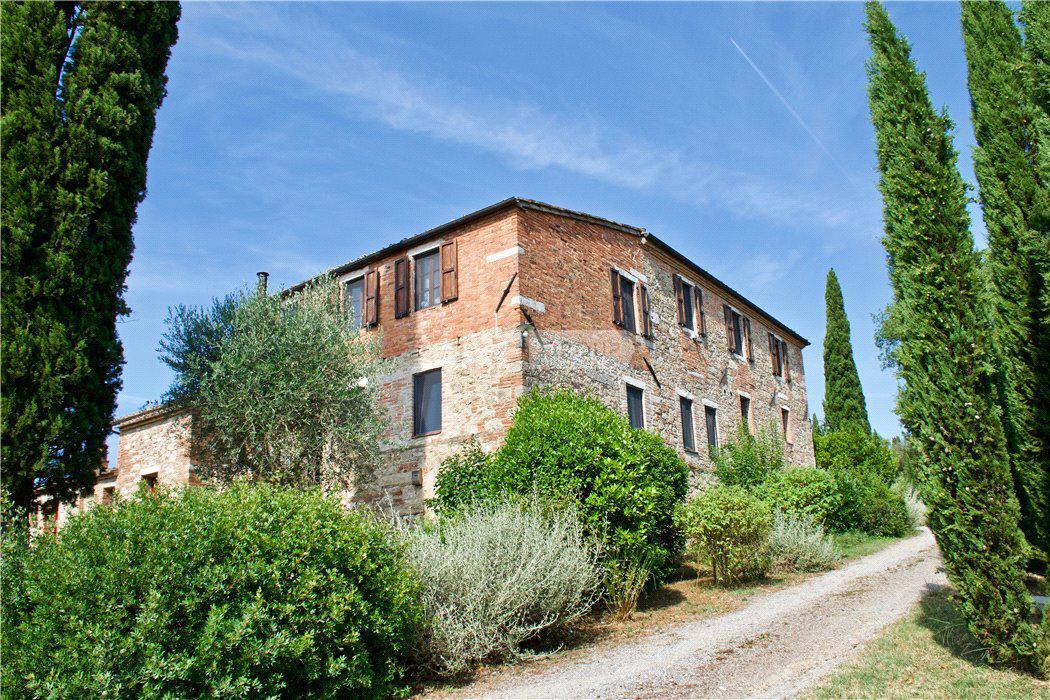 Дом с 6 спальнями в Сиене