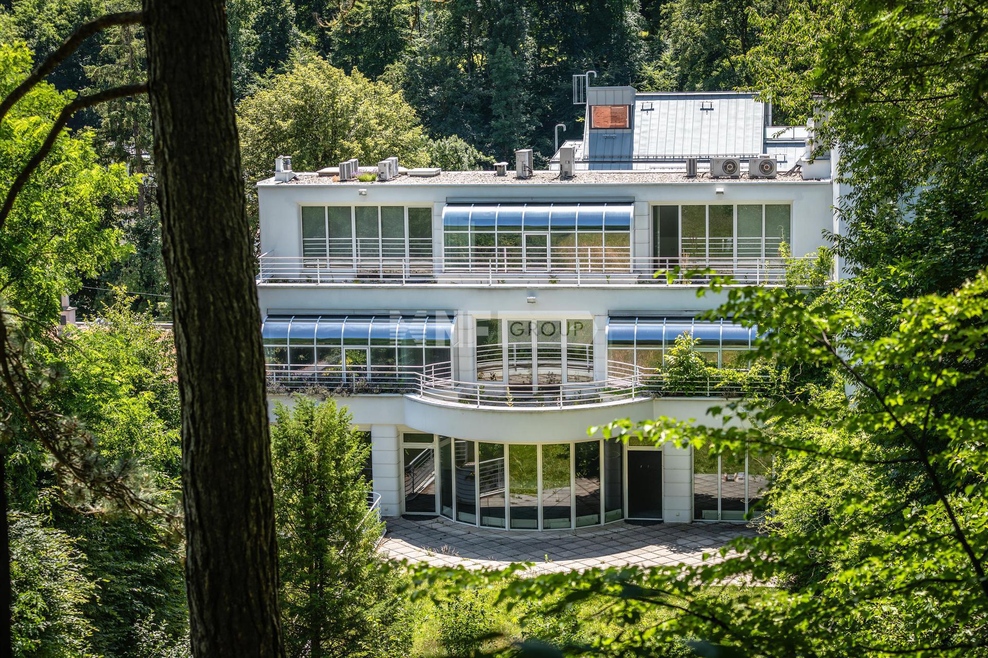 Вилла в 17 округе