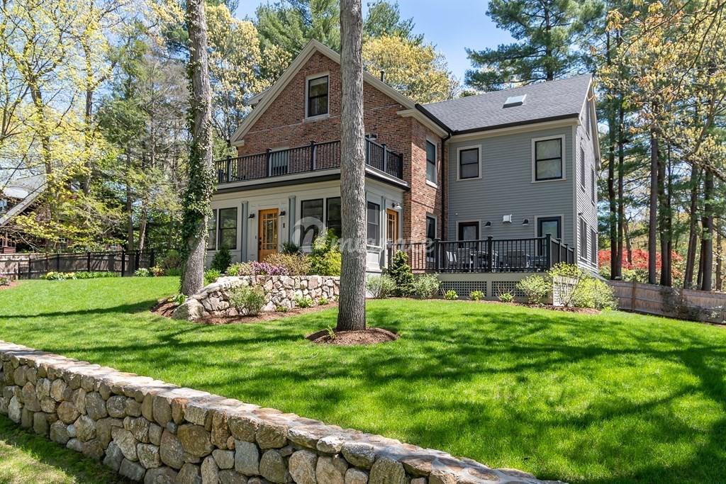 Вилла в One Crown Ridge Rd - Wellesley, MA