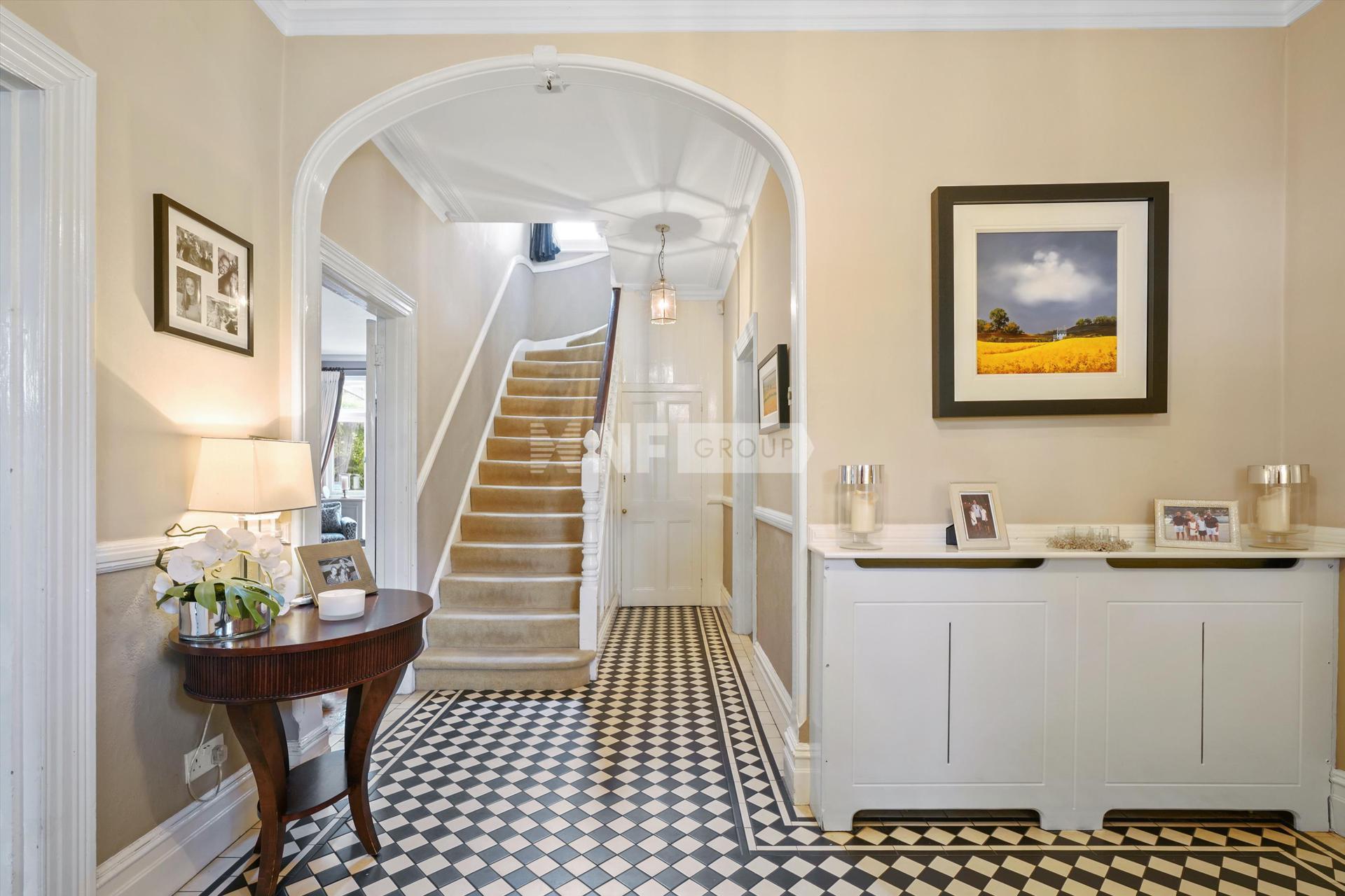 Вилла в St. Albans Avenue, Weybridge, Surrey, KT13