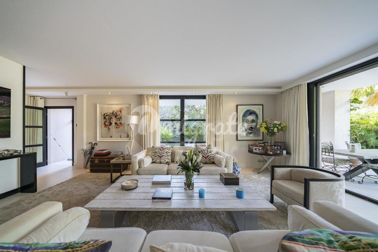 Вилла на набережной Круазет в Каннах