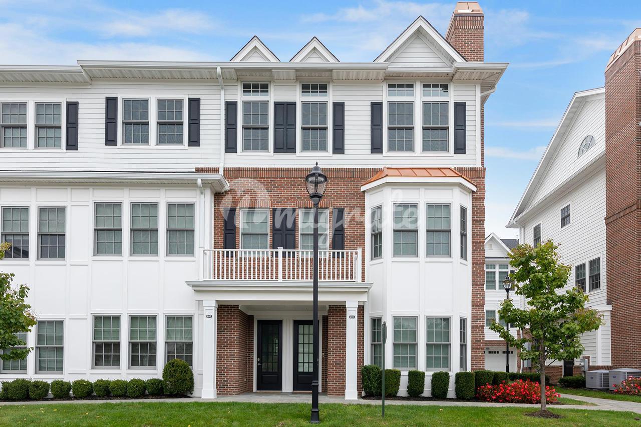Кондоминиум в 204 Grist Mill Circle, 204 - Roslyn, New York