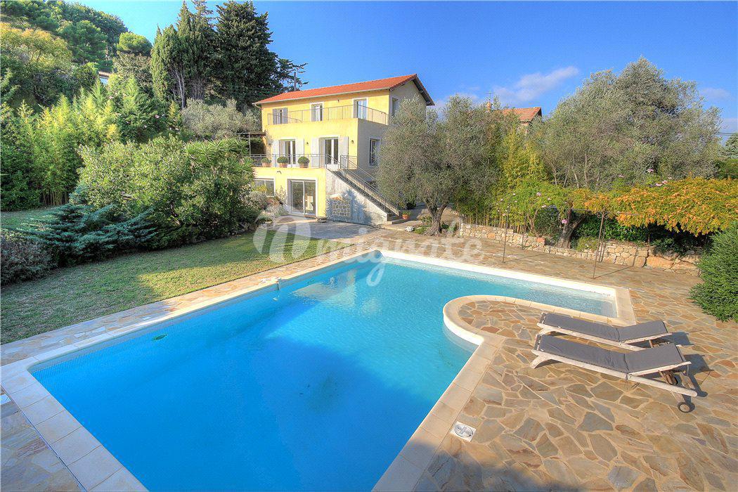 Вилла с 4 спальнями в Мужен