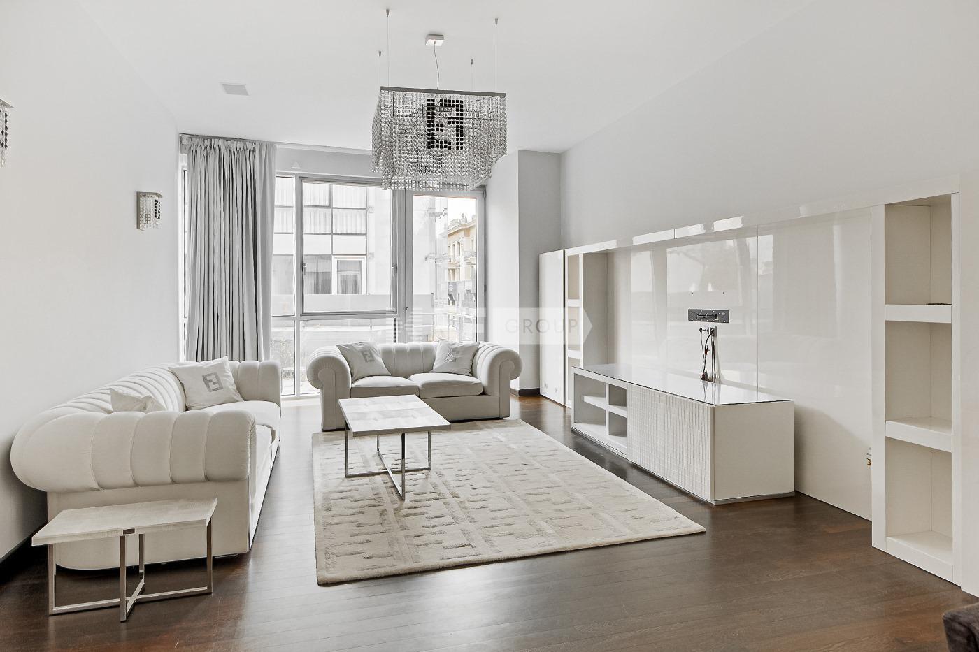 Crystal House (Кристалл Хаус)