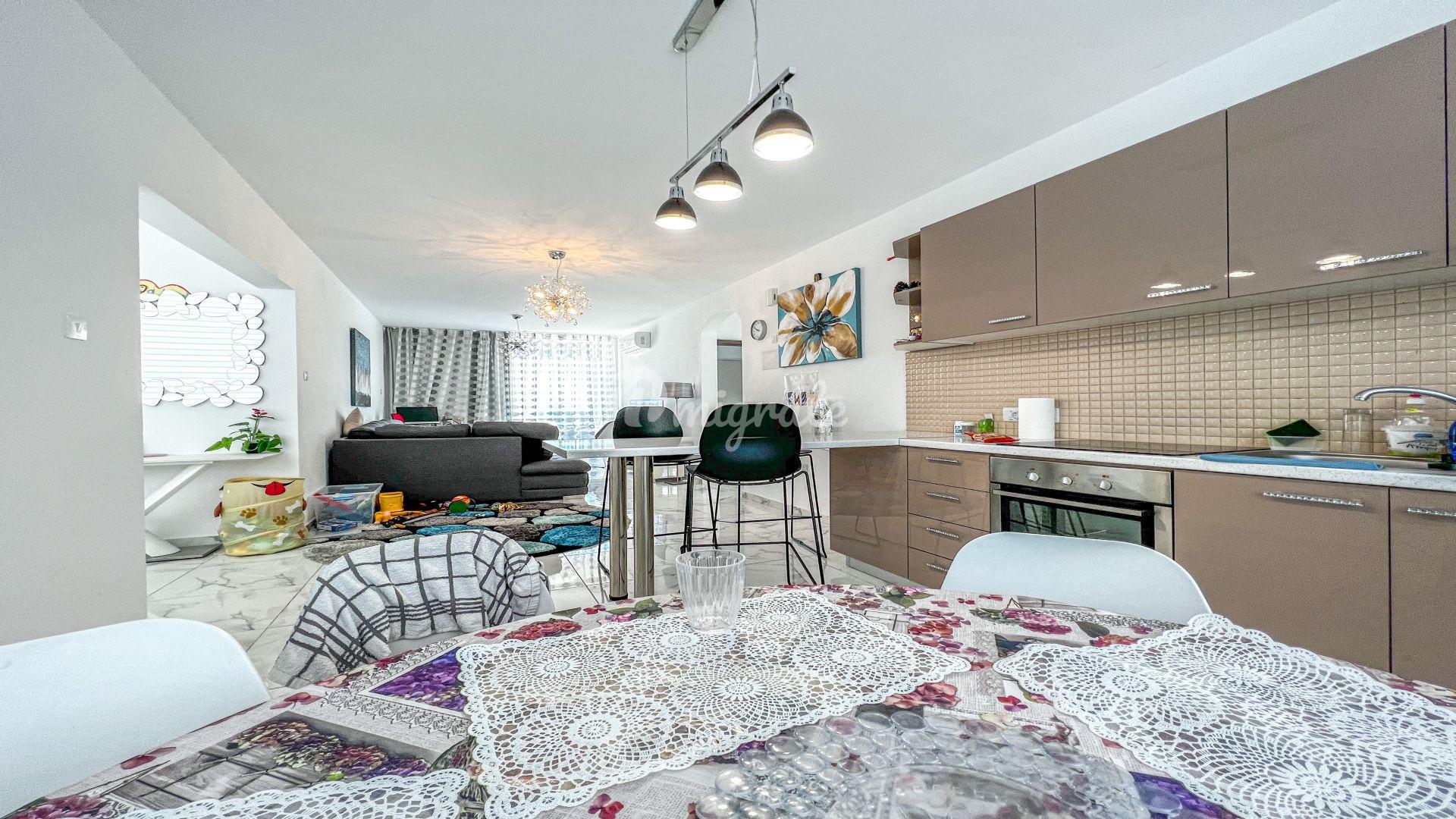 Квартира с 2 спальнями в туристическом районе Агиос Тихон, Лимассол
 (2 Bedroom Apartment in Agios Tychon Tourist Area, Limassol)