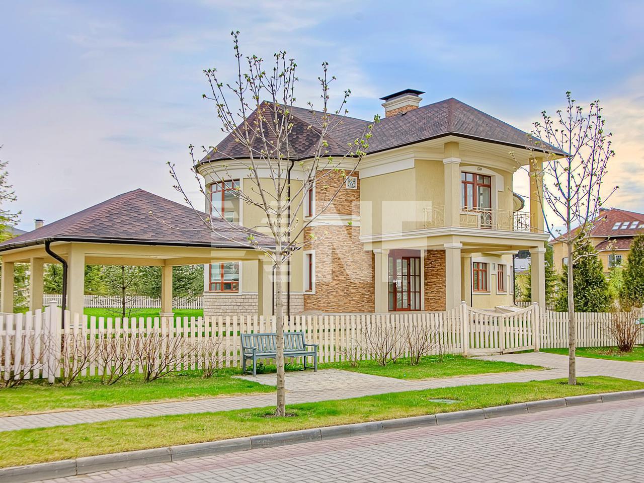 Загородный 🏠 дом 600 м² в поселке Резиденции Бенилюкс на  Новорижском шоссе, цена 650 000 руб. в месяц | Лот hl1301811