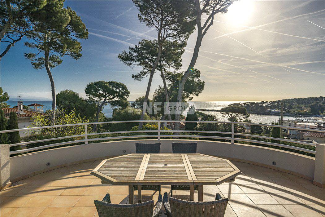 Элегантная вилла с видом на море в Кап д