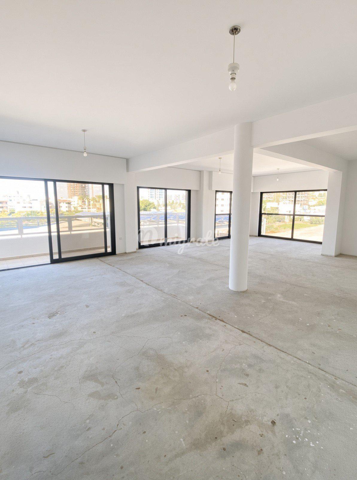 Пентхаус с 4 Спальнями в Туристическом районе Муттаджиака, Лимассол
 (4 Bedroom Penthouse In Mouttagiaka Tourist Area, Limassol)