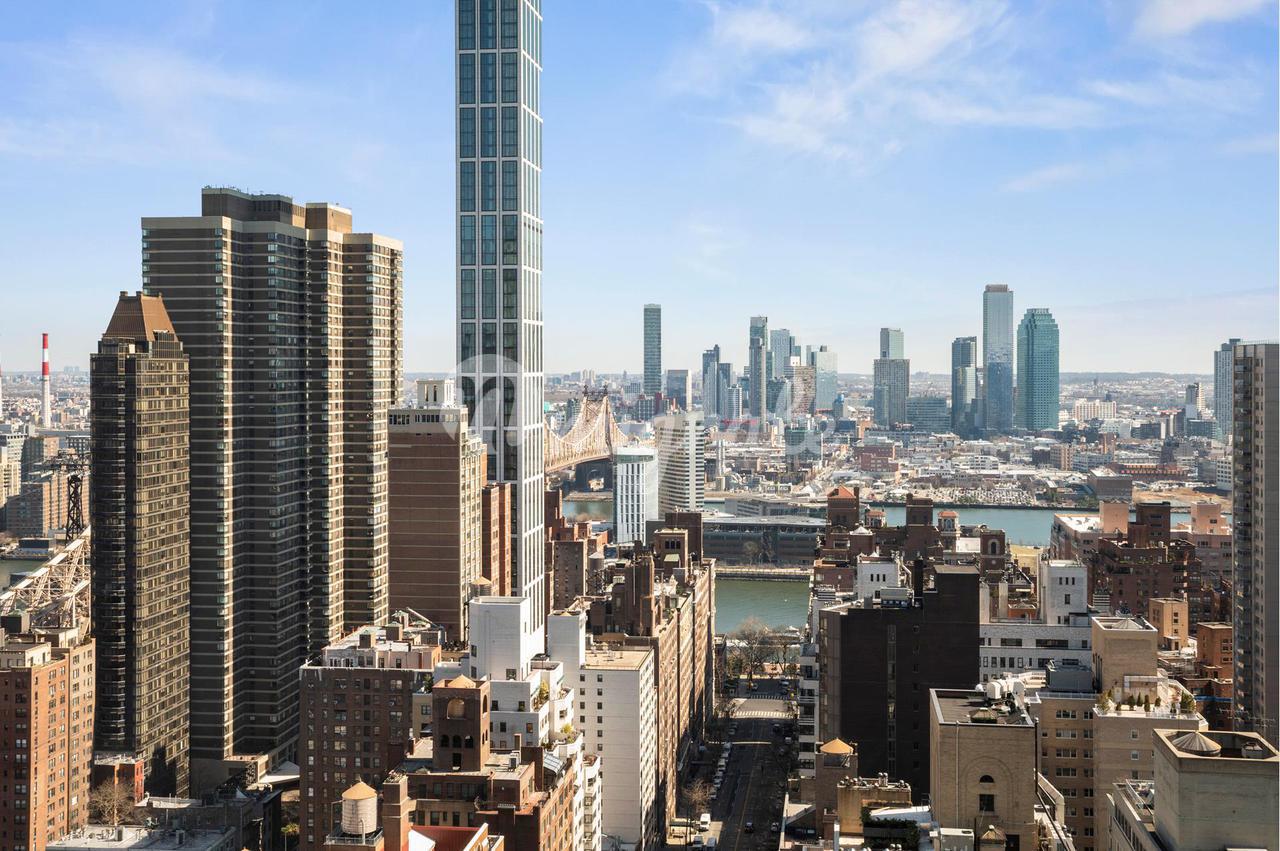 Кондоминиум в 252 E 57TH ST, 41B - Midtown, New York