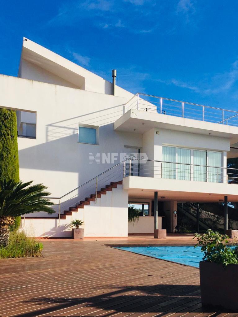 Вилла с панорамным видом на море в Ситжесе (Lucas Fox (Idealista))