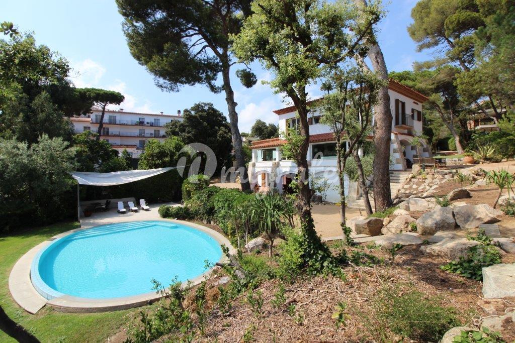 Две виллы на первой линии моря в Плайя-де-Аро