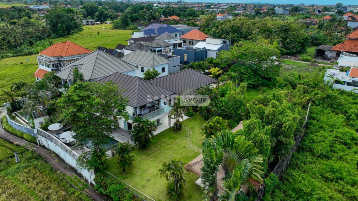 4 bedrooms villa in Seseh