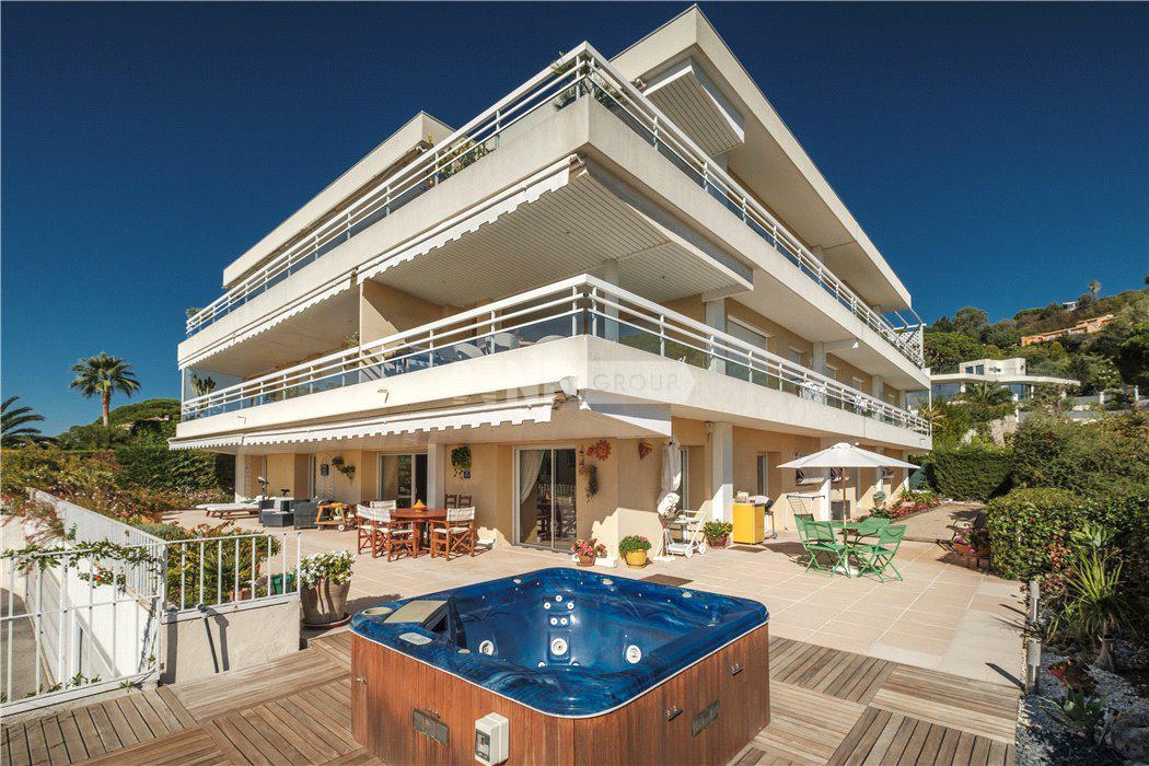 Апартаменты с видом на море в Каннах