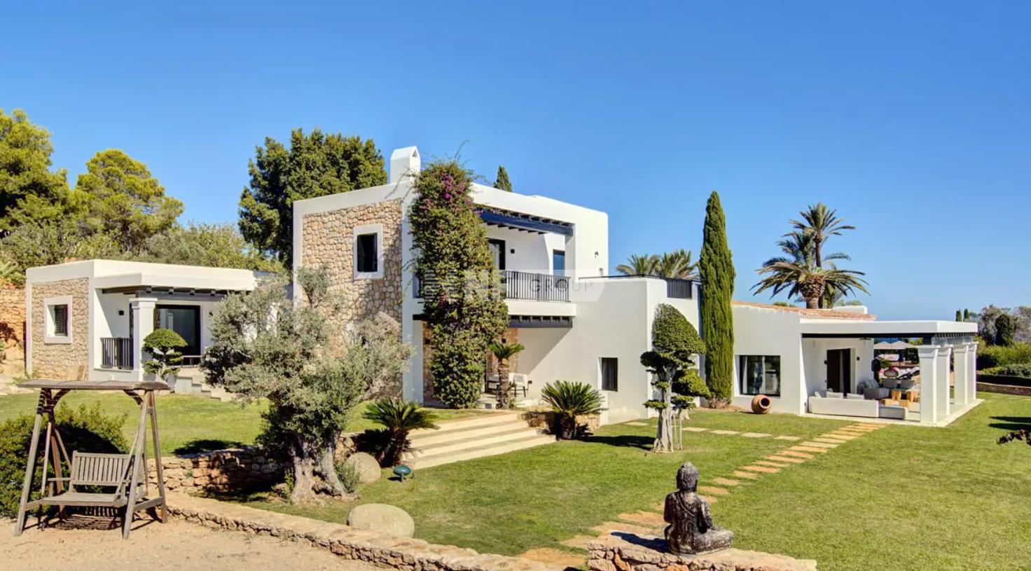 Современная вилла с видом на море на Ибице (Knight Frank 25.07.23)