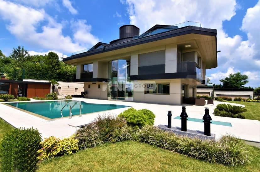 Роскошная вилла с видом на море в Стамбуле