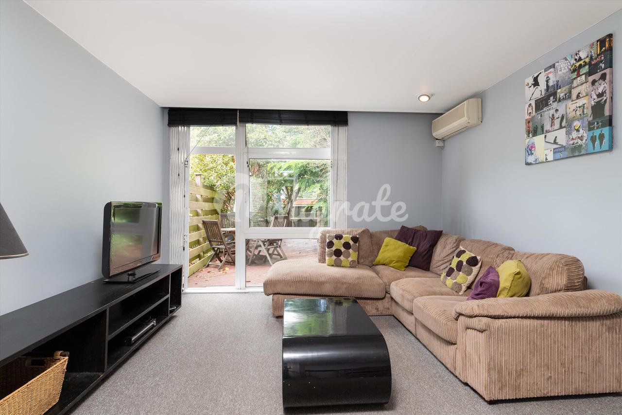 Вилла в Brett House Close, London, SW15