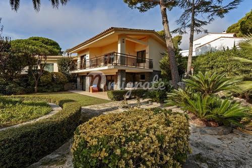 Роскошная вилла в закрытом охраняемом поселке