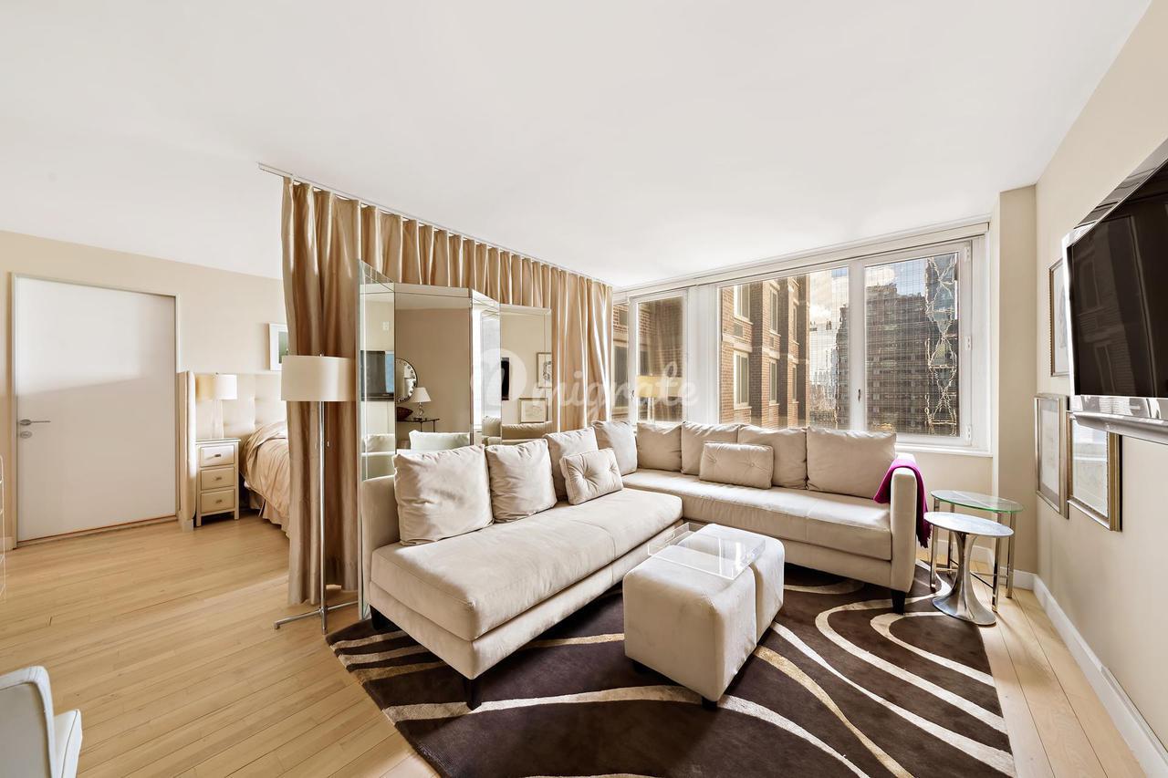 Кондоминиум в The Sheffield, 322 W 57TH ST, 37L - Midtown, New York