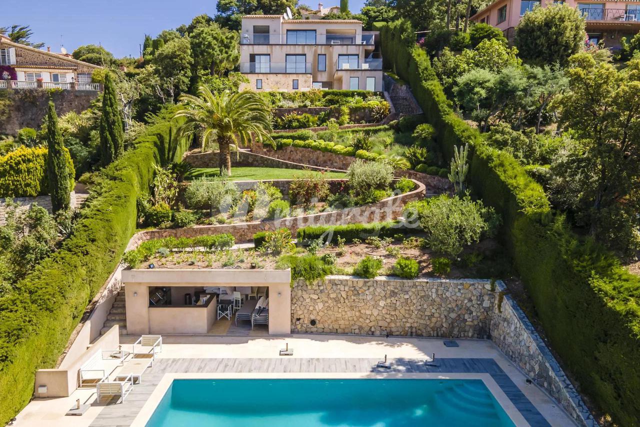 Вилла с панорамным видом на море и горы (Reference : 8097)